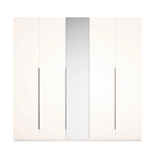 KAST MET KLASSIEKE DEUREN,